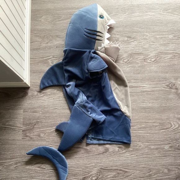Great White Shark Costume - Picture 9 of 11
